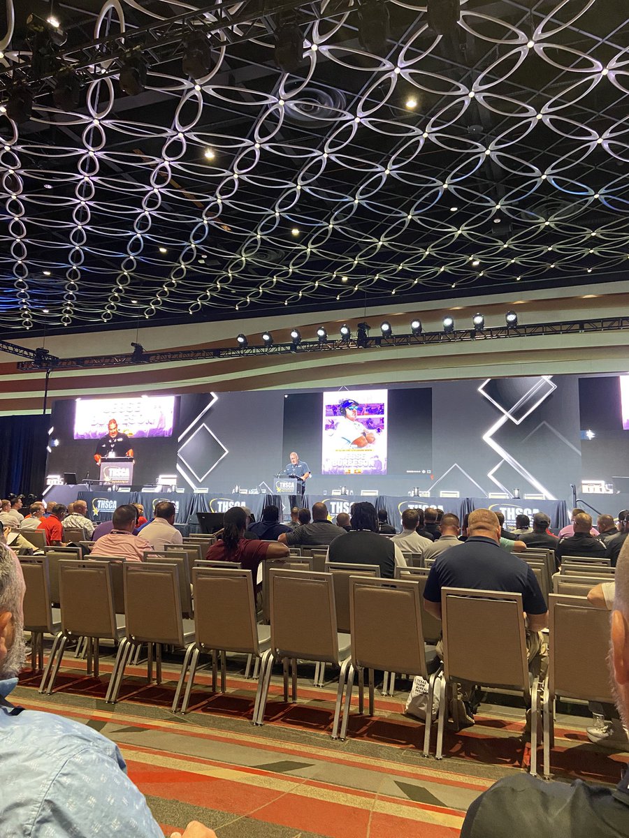 coachcooper_mhs's tweet image. What a morning it has been at @THSCAcoaches coaching school!
Got to start to the morning listening to one of the biggest influences in my life @BurlesonHSU of @HSUCowboys followed by hearing the best coach in the Cooper family @coachchadcoop speak!