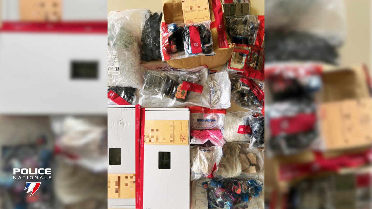 PoliceNationale's tweet image. #Interpellation | 🚔 Mercredi à Saint-Herblain (44), une procédure d’expulsion a pris une toute autre tournure. Alertée par une forte odeur de cannabis, la police est intervenue à la demande d’un huissier.
➡️ Lors de la perquisition, les policiers ont découvert un véritable…