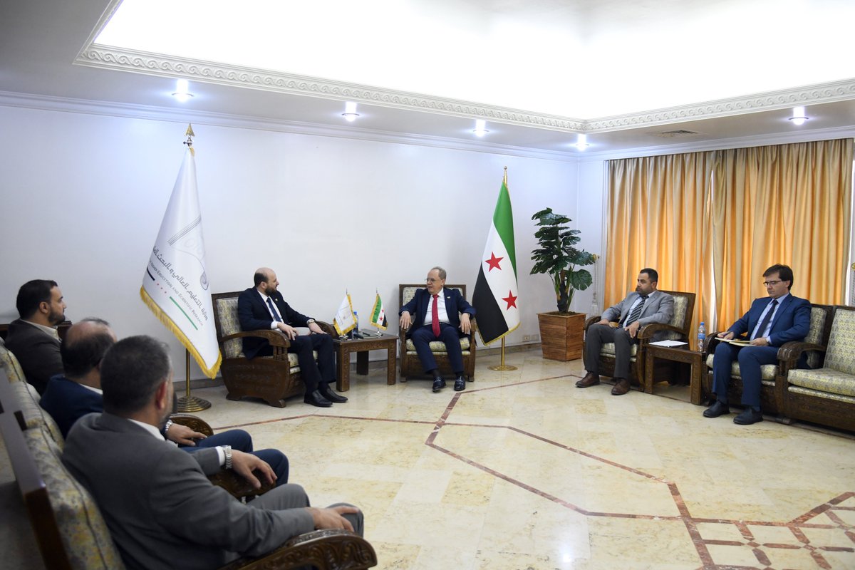 Sana__gov's tweet image. وزيرا التعليم العالي والطاقة يبحثان تطوير المعاهد التقانية النفطية، ويؤكدان أهمية ربط التعليم في سوريا بسوق العمل، وتفعيل التدريب العملي في منشآت الطاقة.
🔗sana.sy/?p=2251454
#المعاهد_التقانية_النفطية
#سوريا
#سانا
