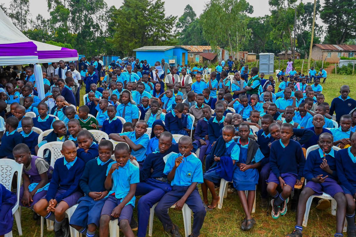 AnyangNyongo's tweet image. Today, I joined the community at Ratta Mixed Secondary School in Seme to celebrate Education Day, highlighting our commitment to nurturing young minds.
Through the Department of Education, and with support from Longhorn Publishers, we distributed KSh 1 million worth of…