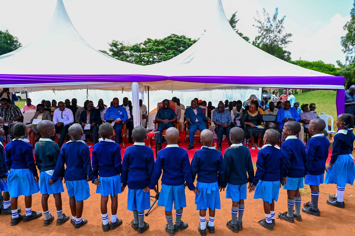 AnyangNyongo's tweet image. Today, I joined the community at Ratta Mixed Secondary School in Seme to celebrate Education Day, highlighting our commitment to nurturing young minds.
Through the Department of Education, and with support from Longhorn Publishers, we distributed KSh 1 million worth of…