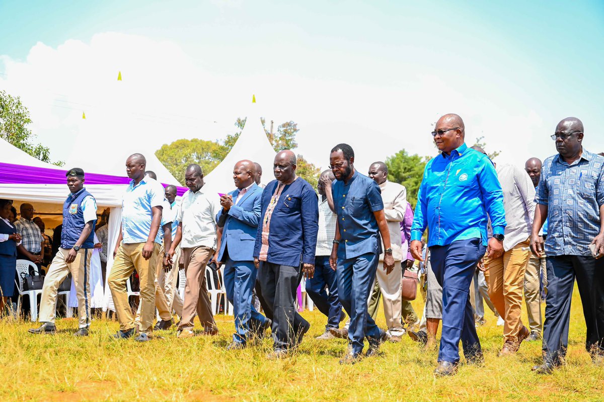 AnyangNyongo's tweet image. Today, I joined the community at Ratta Mixed Secondary School in Seme to celebrate Education Day, highlighting our commitment to nurturing young minds.
Through the Department of Education, and with support from Longhorn Publishers, we distributed KSh 1 million worth of…