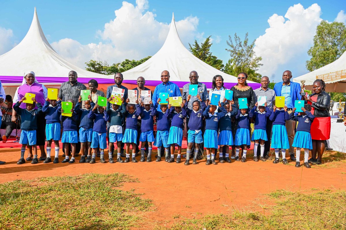 AnyangNyongo's tweet image. Today, I joined the community at Ratta Mixed Secondary School in Seme to celebrate Education Day, highlighting our commitment to nurturing young minds.
Through the Department of Education, and with support from Longhorn Publishers, we distributed KSh 1 million worth of…