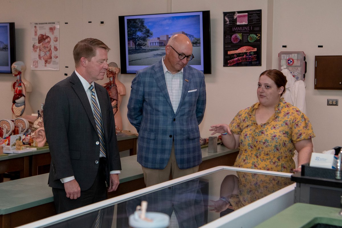 LSUEunice's tweet image. We had the pleasure of welcoming @LSU Interim President @MLeeLSUAg1 and some of the LSU leadership team to campus as they tour the campuses in the LSU system. Thanks to President Lee for taking time to see all of the good things happening here on the Cajun Prairie!