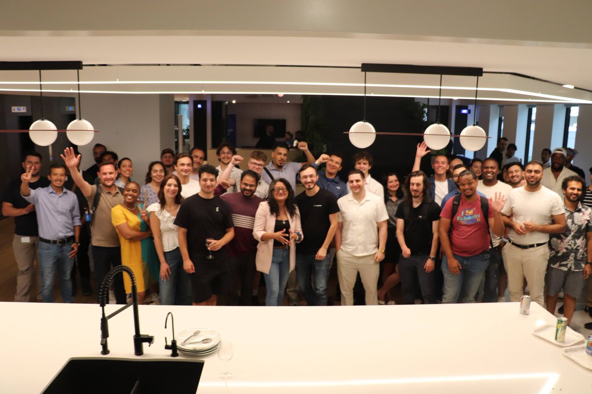 dufort_theo's tweet image. Picture is fuzzy but here was the wonderful people at the @supabase LW15 in Montreal, Canada 🇨🇦