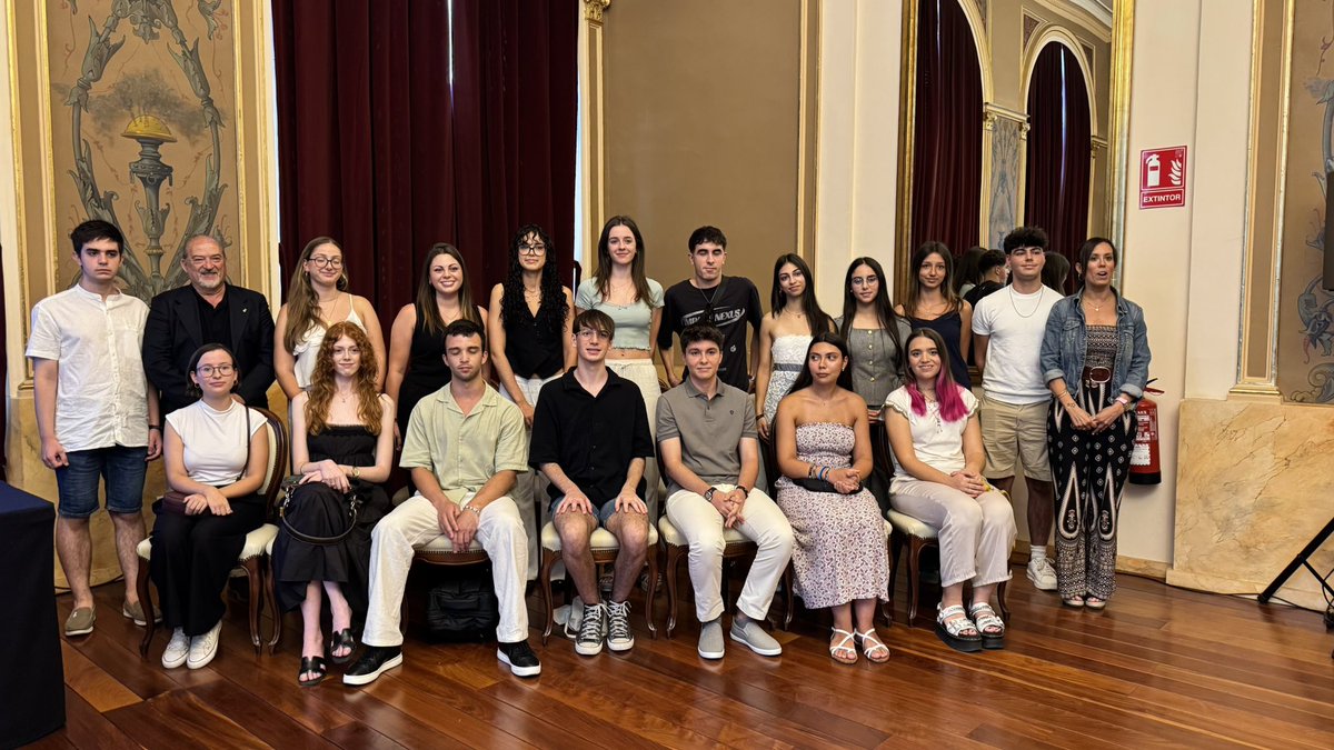 Aj_Sabadell's tweet photo. @SbdEsportEduca #PAU2025 #Educació #Excel·lènciaAcadèmica #AlumnatSabadell #TeatrePrincipal #SabadellEduca #OrgullSabadell https://t.co/dMikE9is04
