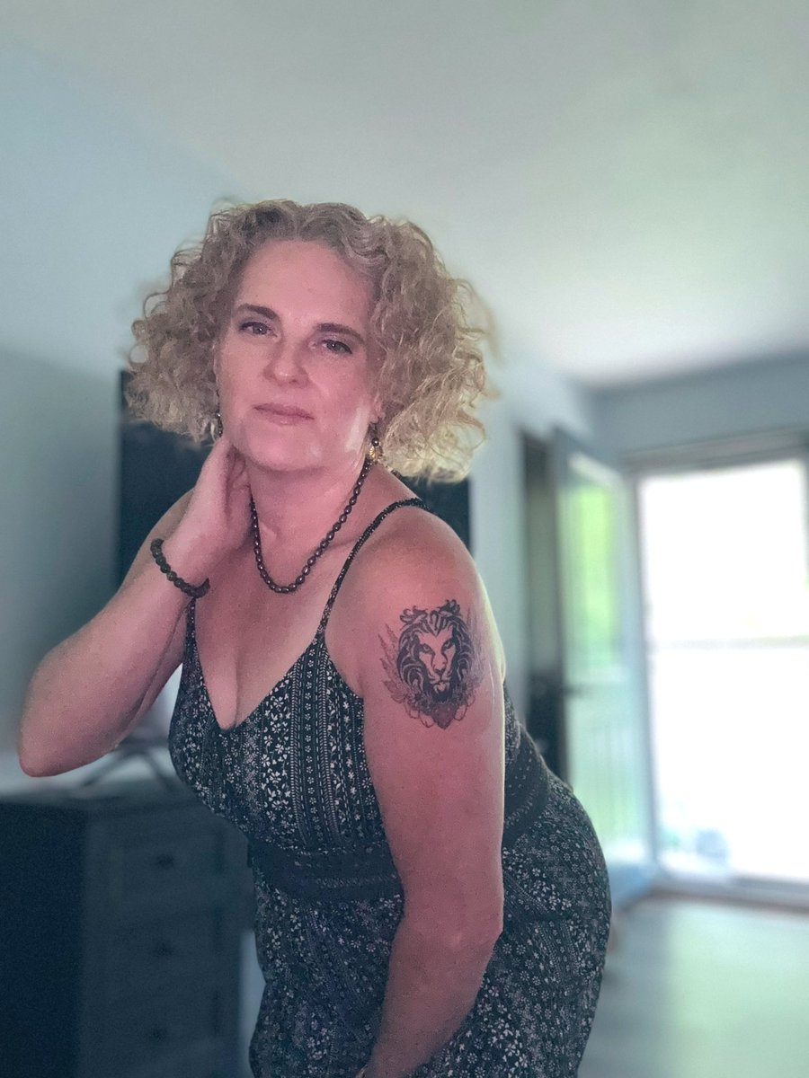 BloomDahlia24's tweet image. I did something on Sunday funday! Comment if you think I should get moreโฆ #leo #cougar #milf #tat
DM for artist info! Heโs phenomenal ๐