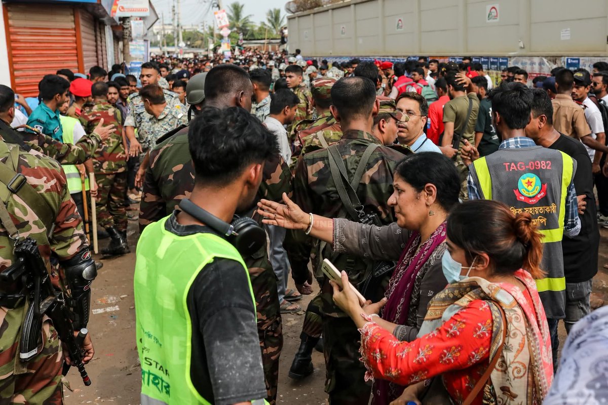 Air Force F-7 jet crashed into a building of Milestone College in Dhaka's Uttara today. officials confirmed at least 19 deaths and 164 injured😭