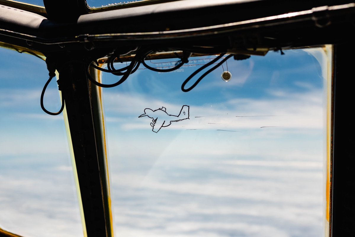 CoulsonAviation's tweet image. After travelling more than 7,000 miles across the Pacific, the third former RNZAF C-130 has officially touched down in Thermal, California.
Reunited with her two other sister kiwi birds already at the Coulson hangar.
#CoulsonAviation #C130 #RNZAF #AerialFirefighting