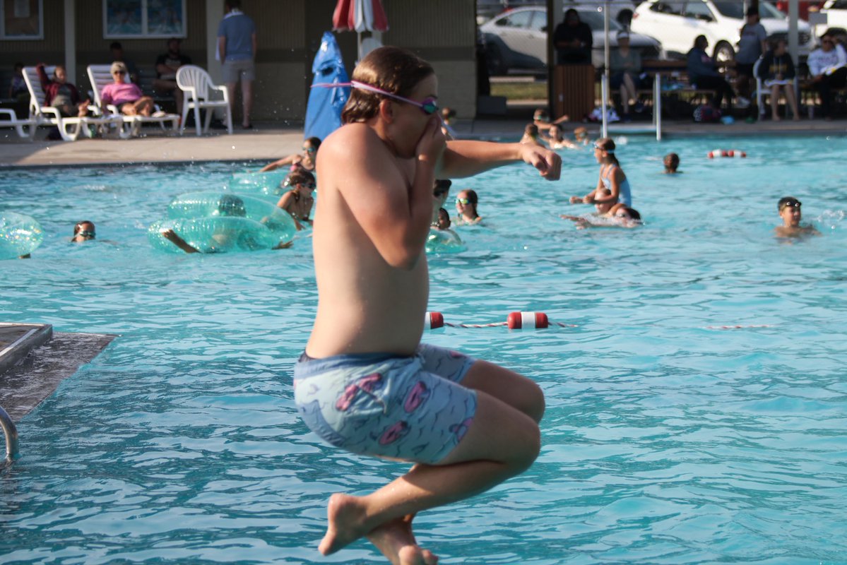 SwimAmherst's tweet image. 2025 Donut Day pics 4.0