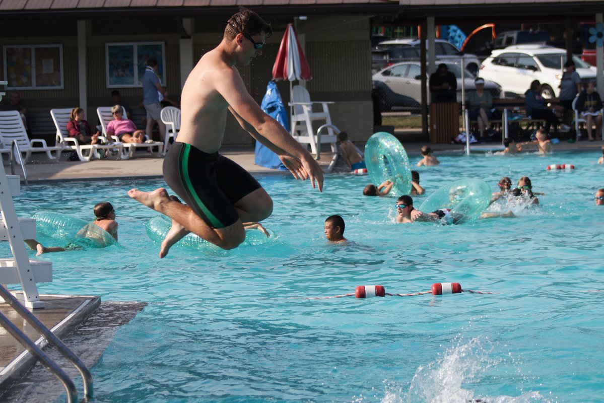 SwimAmherst's tweet image. 2025 Donut Day pics 4.0
