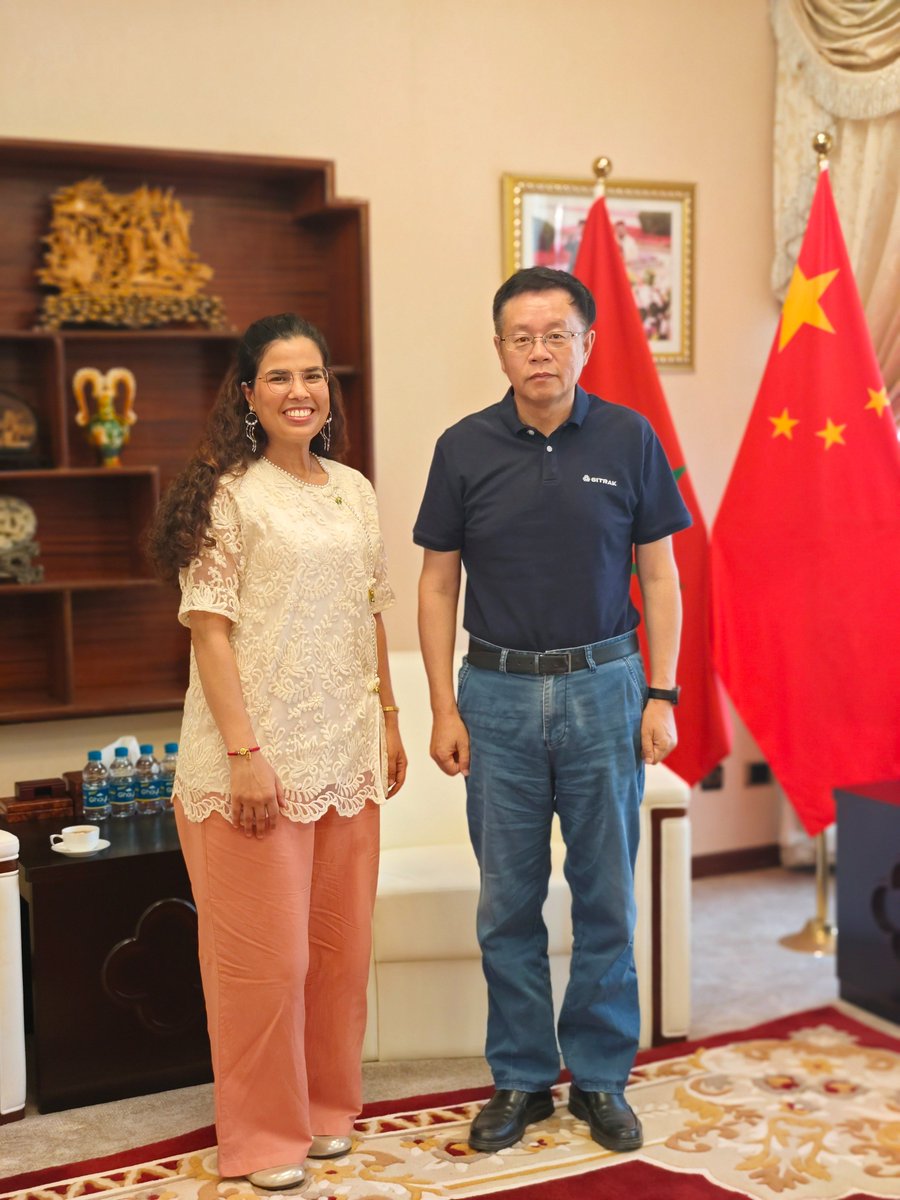 ChineAmbMaroc's tweet image. التقى السفير الصيني لي تشانغ لين صحفية قناة الثانية سناء طالب، حيث يشجعها على مواصلة بذل جهودها للتقريب بين الشعبين من خلال تغطيتها.
#China #Morocco #journalism