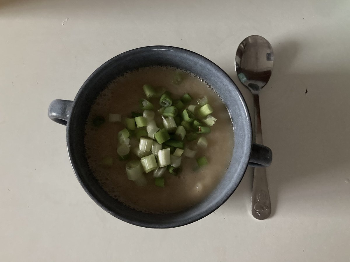lassquelette's tweet image. snack!! miso flavored cauliflower puree / soup?
56cal for the bowl
sounds nasty but its so good istg
