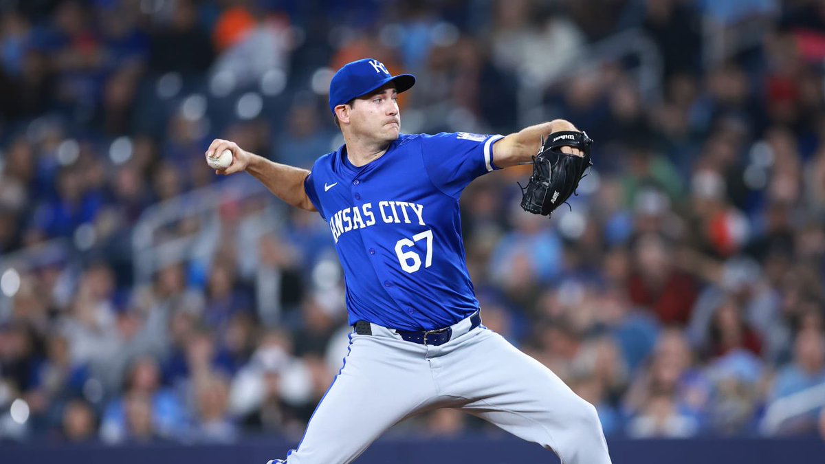 SleeperRoyals's tweet image. According to @JeffPassan, the Royals have two players ranked among the top 50 trade deadline candidates:
🔹 #5: Seth Lugo with a 80% chance of being traded
Best fits: Cubs, Astros, Blue Jays, Padres, Dodgers
🔹 #8: Kris Bubic with a 15% chance of being traded
Best fits: Cubs,…