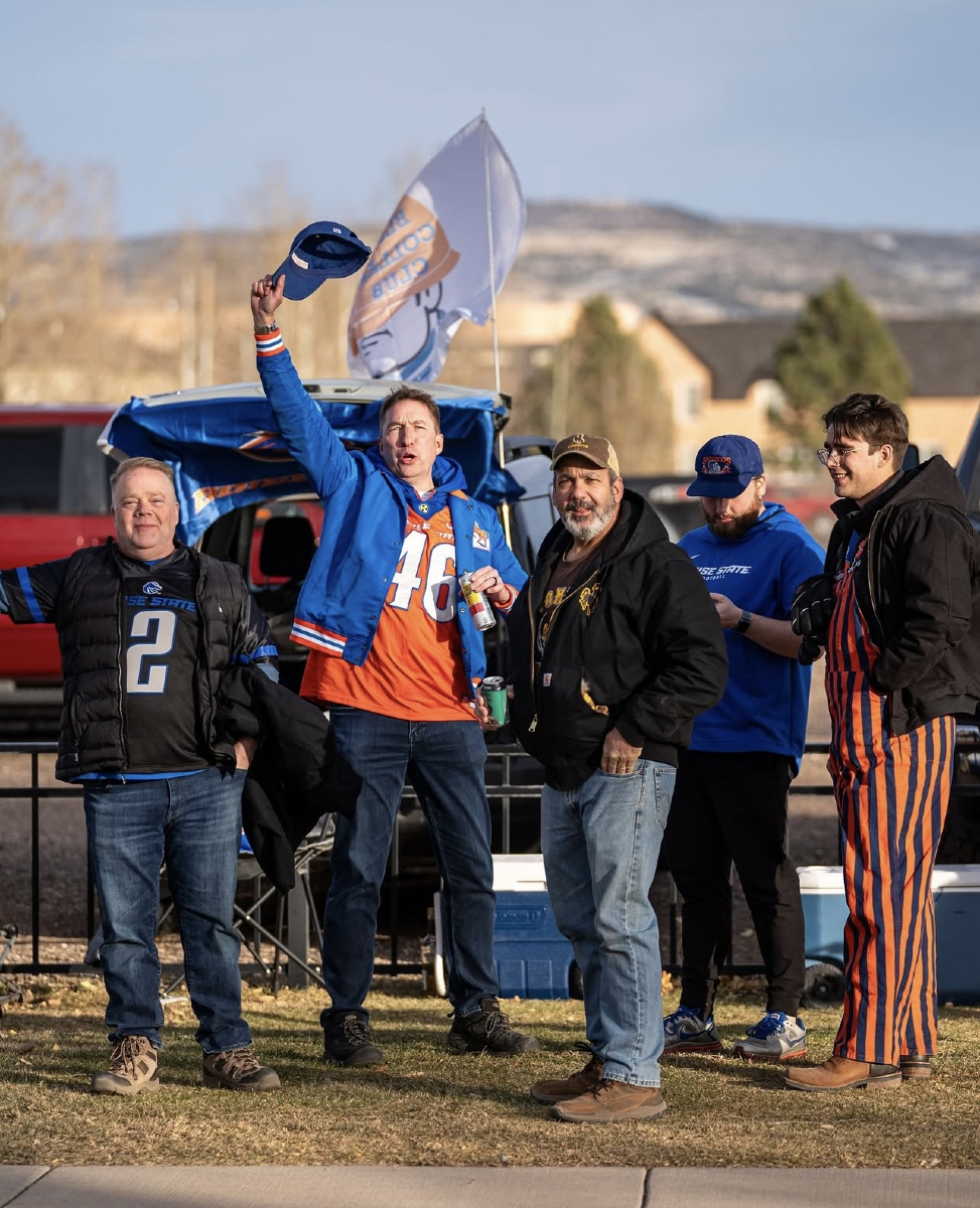 BroncoSportsFB's tweet image. Join us this fall for a 𝗕𝗿𝗼𝗻𝗰𝗼 𝗕𝗮𝘀𝗵 𝗧𝗮𝗶𝗹𝗴𝗮𝘁𝗲!
This is your chance to gather with fellow fans, show your Bronco pride and soak up the game day energy.
Registration is required! ➡️ boi.st/4kRdPNQ
#BleedBlue | #BuiltDifferent