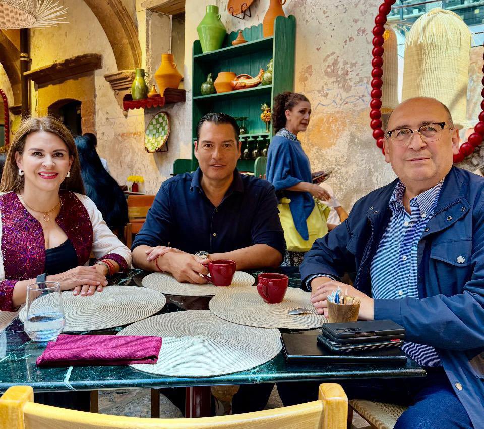 Gracias <a href="/caroviggiano/">Carolina Viggiano</a>   Gracias <a href="/rubenmoreiravdz/">Rubén Moreira</a> por tan productiva reunión. Son siempre bienvenidos !