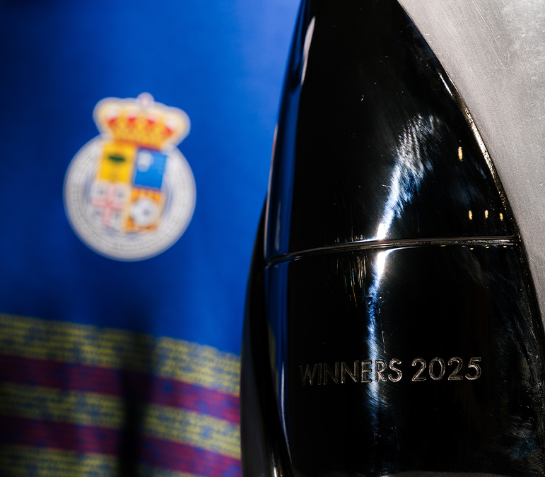 Real Federación Aragonesa Fútbol (@futbolaragon) on Twitter photo 🏆¿Quieres sentirte CAMPEÓN DE EUROPA por un instante?
👉Este martes 22 de julio ven a <a href="/futbolemotion/">Fútbol Emotion</a> Puerto Venecia y hazte una foto con el trofeo de la Copa de Regiones UEFA 🟡🔴
📍Futbol Emotion Puerto Venecia
🕕 18:00 a 20:00h
📸 ¡Llévate un -10% en producto oficial RFAF! 🏆¿Quieres sentirte CAMPEÓN DE EUROPA por un instante?
👉Este martes 22 de julio ven a <a href="/futbolemotion/">Fútbol Emotion</a> Puerto Venecia y hazte una foto con el trofeo de la Copa de Regiones UEFA 🟡🔴
📍Futbol Emotion Puerto Venecia
🕕 18:00 a 20:00h
📸 ¡Llévate un -10% en producto oficial RFAF!