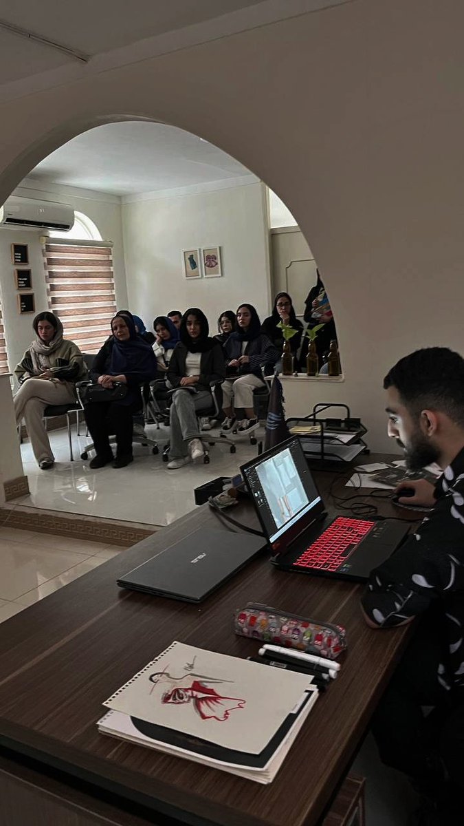 Samirezaiii's tweet image. GN 🖤⛓️🩸
"3 Skills" Workshop — Sketching, 3D Fashion Design & Draping
An inspiring day with students whose passion fuels every session.
Proud to guide them as their digital fashion design instructor.🖤
#3DFashion #DigitalDesign #FashionWorkshop #Fashion