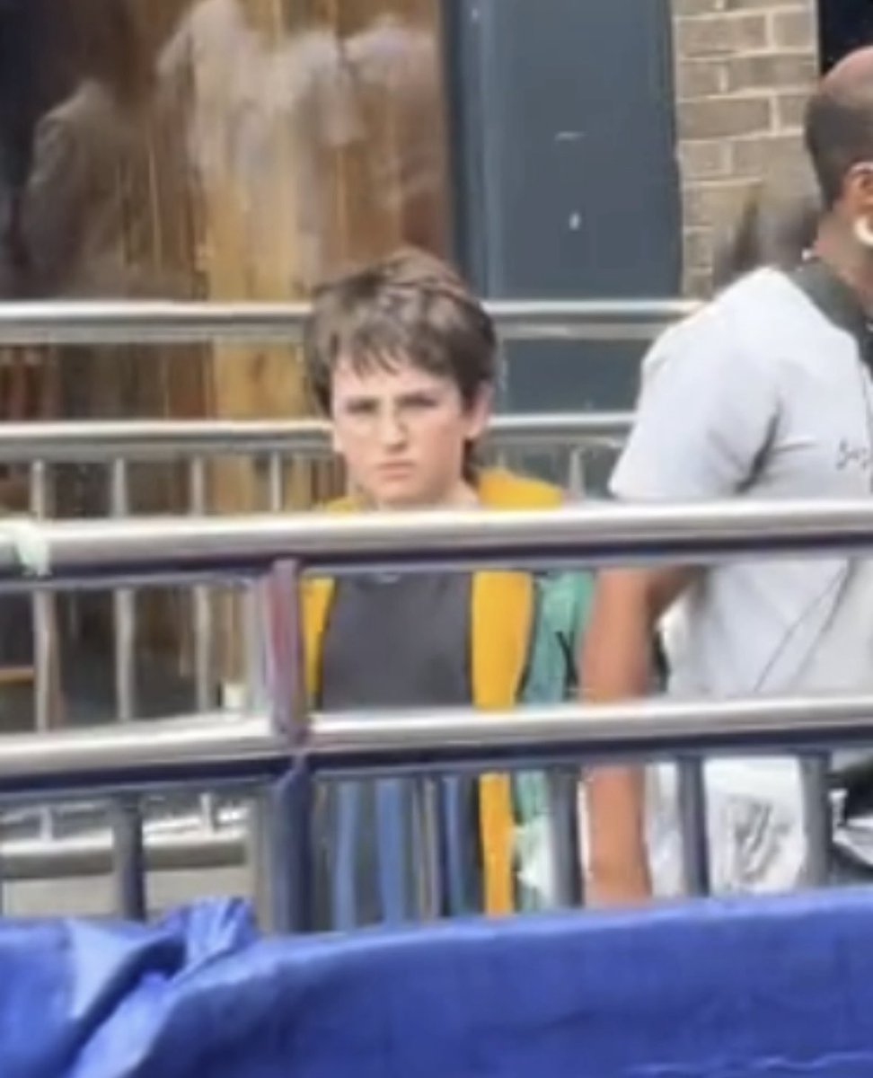 WW_Direct's tweet image. Dominic McLaughlin (Harry Potter) and Nick Frost (Rubeus Hagrid) were spotted filming the HARRY POTTER TV series in London
