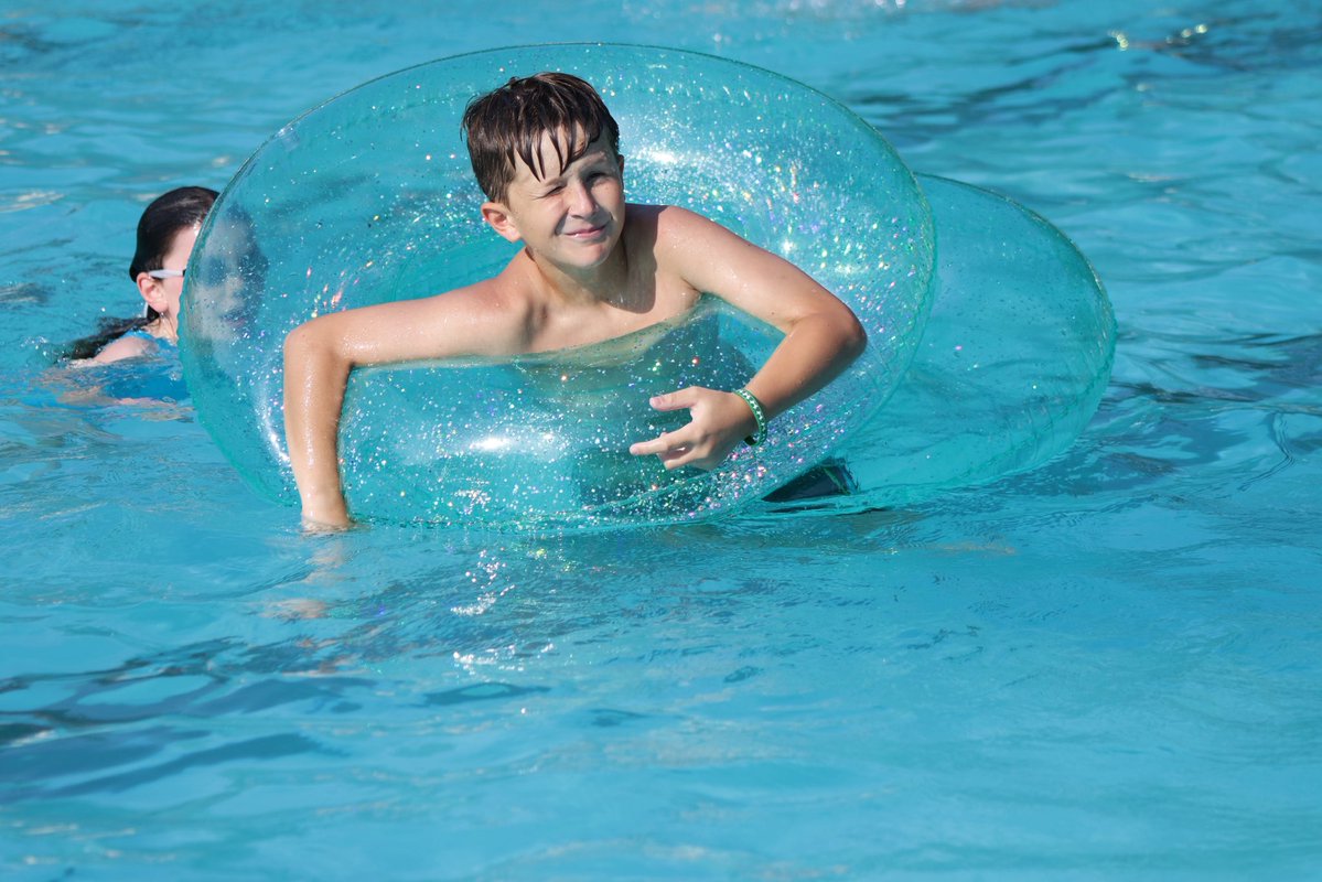 SwimAmherst's tweet image. 2025 Donut Day pics 1.0