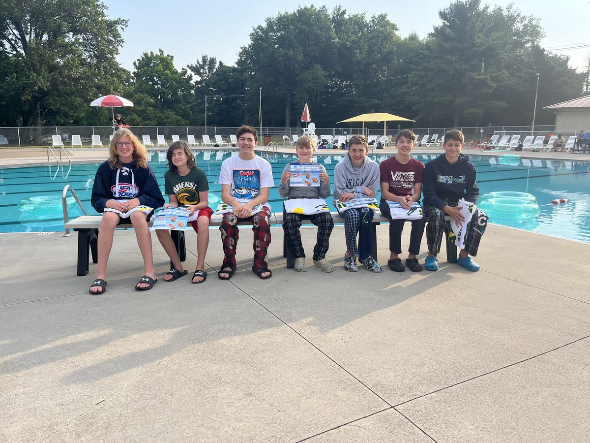 SwimAmherst's tweet image. 2025 Awards pics 3.0