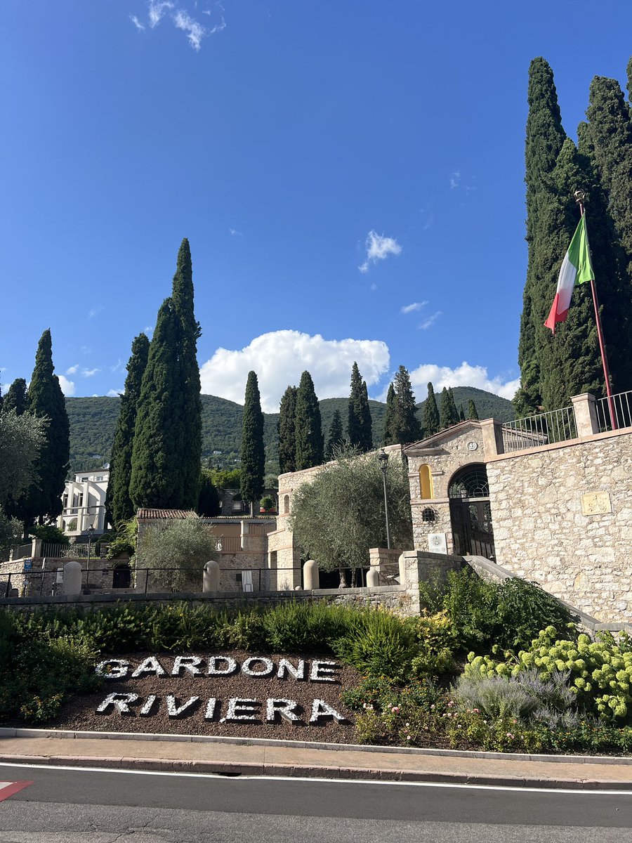 brianlforbes's tweet image. Gardone Riviera 🤩 #vittorialedegliitaliani #morrisseytour2025 #2025gigs