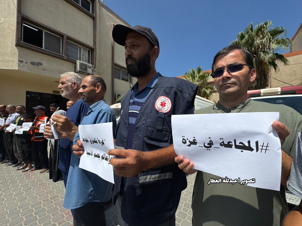abdallahatar's tweet image. دعواتكم الصادقة للحبيب والصديق الدكتور الإداري بلال برهوم،
لا يزال يرقد في العناية المركزة بوضع صحي حرج، بعد إصابته خلال حادثة اختطاف الاحتلال للدكتور مروان الهمص، مدير المشافي الميدانية.
هذه الصورة التقطتها له بالأمس وهو واقف مدافعًا عن الجوعى،
واليوم هو بأمسّ الحاجة لدعواتكم…