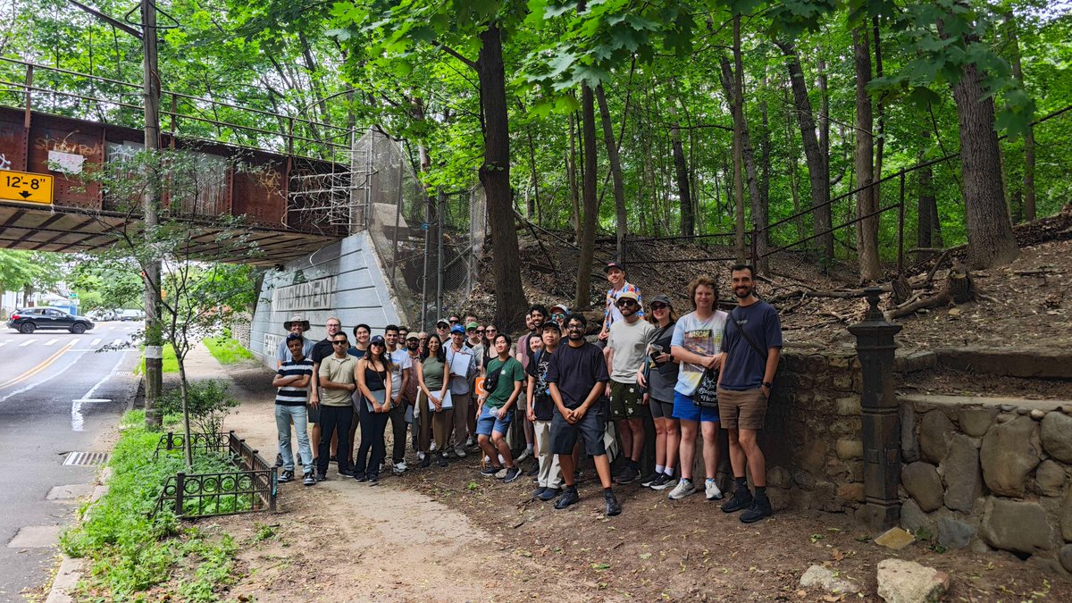 thequeenslink's tweet image. Thanks @yptnyc for joining us on a walking tour of the QueensLink right-of-way!! 馃尦馃殙 It was an amazing opportunity to showcase how community-oriented urban planning and transit solutions can help bring access and equity for Queens residents! Let's #BuildtheQueensLink