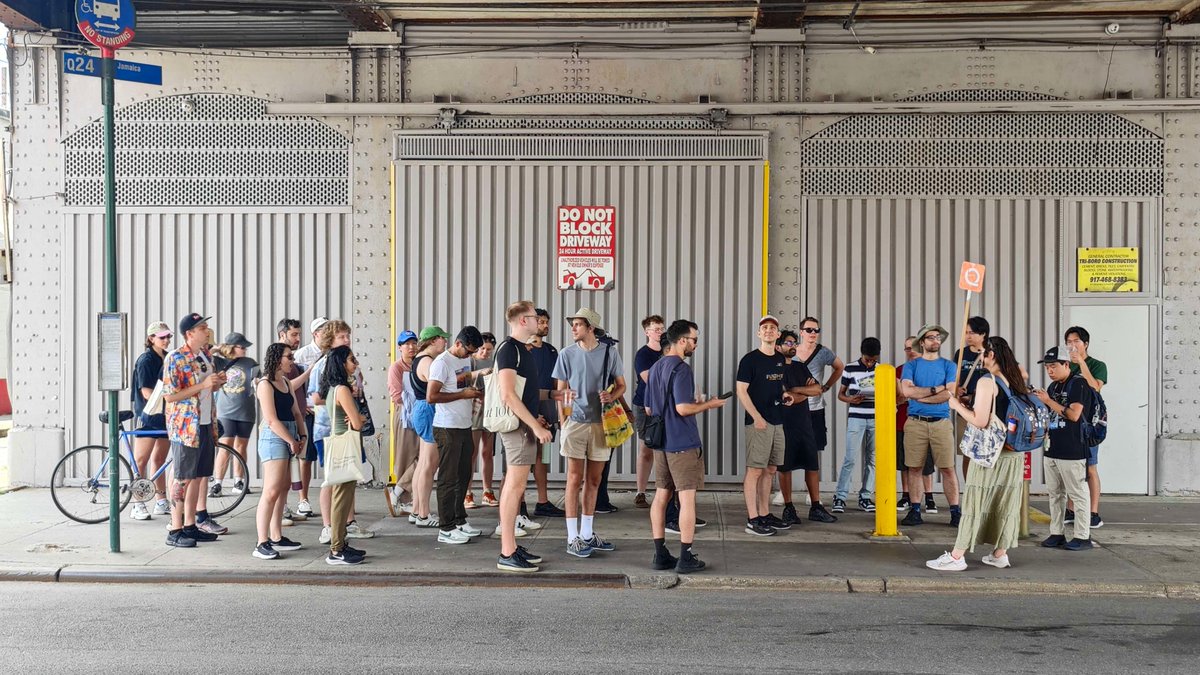 thequeenslink's tweet image. Thanks @yptnyc for joining us on a walking tour of the QueensLink right-of-way!! 馃尦馃殙 It was an amazing opportunity to showcase how community-oriented urban planning and transit solutions can help bring access and equity for Queens residents! Let's #BuildtheQueensLink