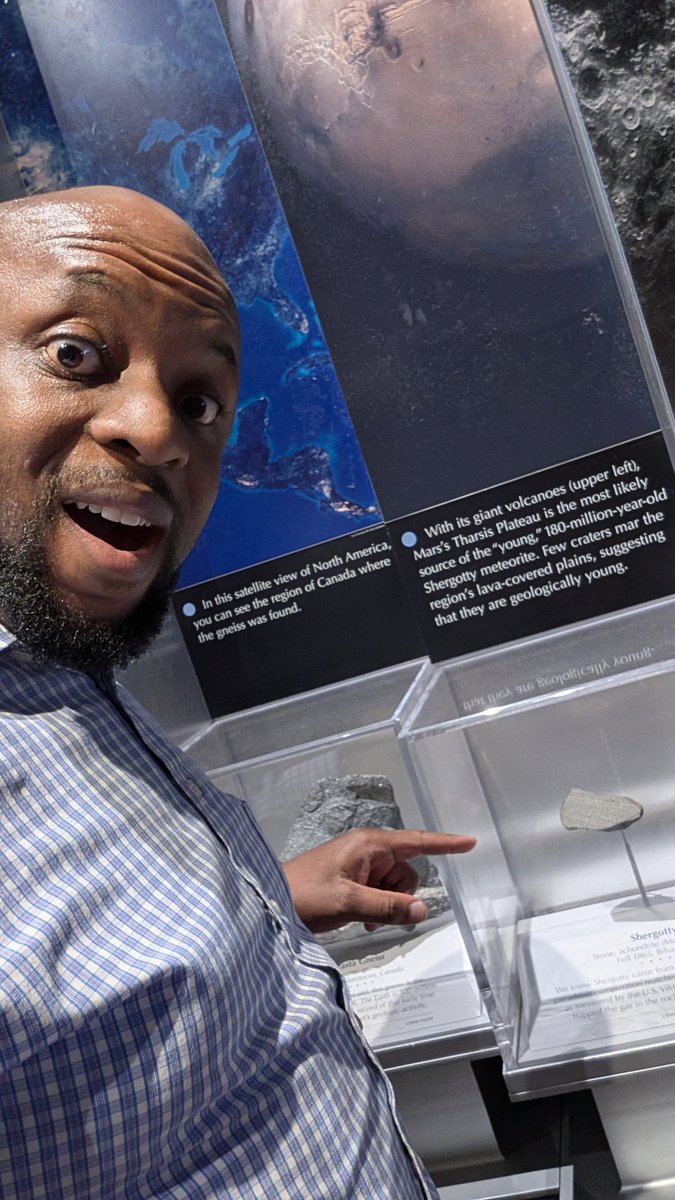SnowintheKnow's tweet image. I don't care if I look like a goofy tourist! I'M LOOKING AT A PIECE OF MARS!!! The Smithsonian is a 10 minute walk from work, so I decided to swing by on my lunch break. First of all, I've NEVER been to the Smithsonian despite living here for nearly 2 decades.
I walked in, and…