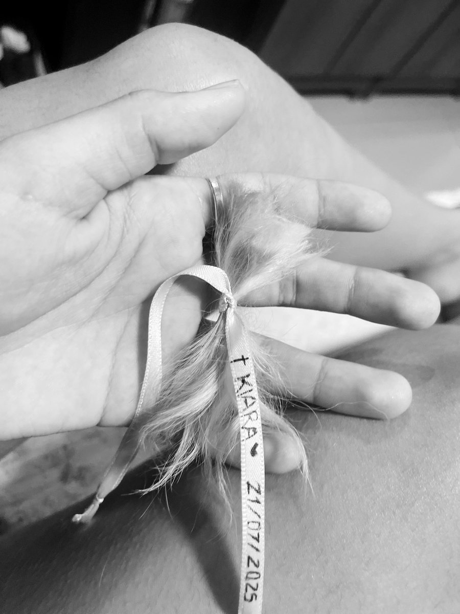 bebel_kc's tweet photo. eu te amo pra sempre 🖤 https://t.co/rBMo6uBlBi