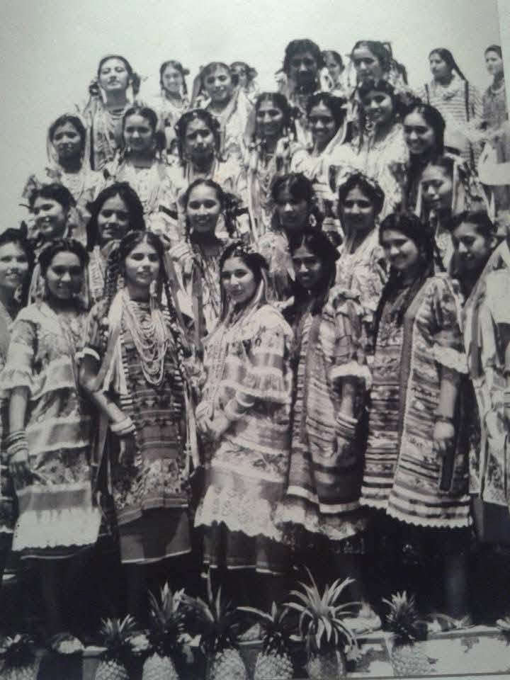 Bennizaa88's tweet image. In April 1932, the city's elites summoned the heirs of the ancient indigenous people for the first time to the Cerro del Fortín, the "Daninayaloani" of the Zapotecs, to pay homage during the IV Centenary of the former Villa de Anquera and its guardian, Our Lady of Solitude.