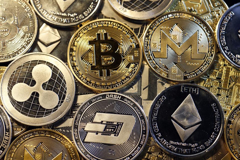 Amberdataio's tweet image. The GENIUS Act could mark a turning point for stablecoins and U.S. government debt 📢
Greg Magadini, Director of Derivatives at Amberdata, explains how requiring stablecoins to be backed 1:1 by liquid reserves like U.S. T-bills creates a deeper alignment between crypto and…