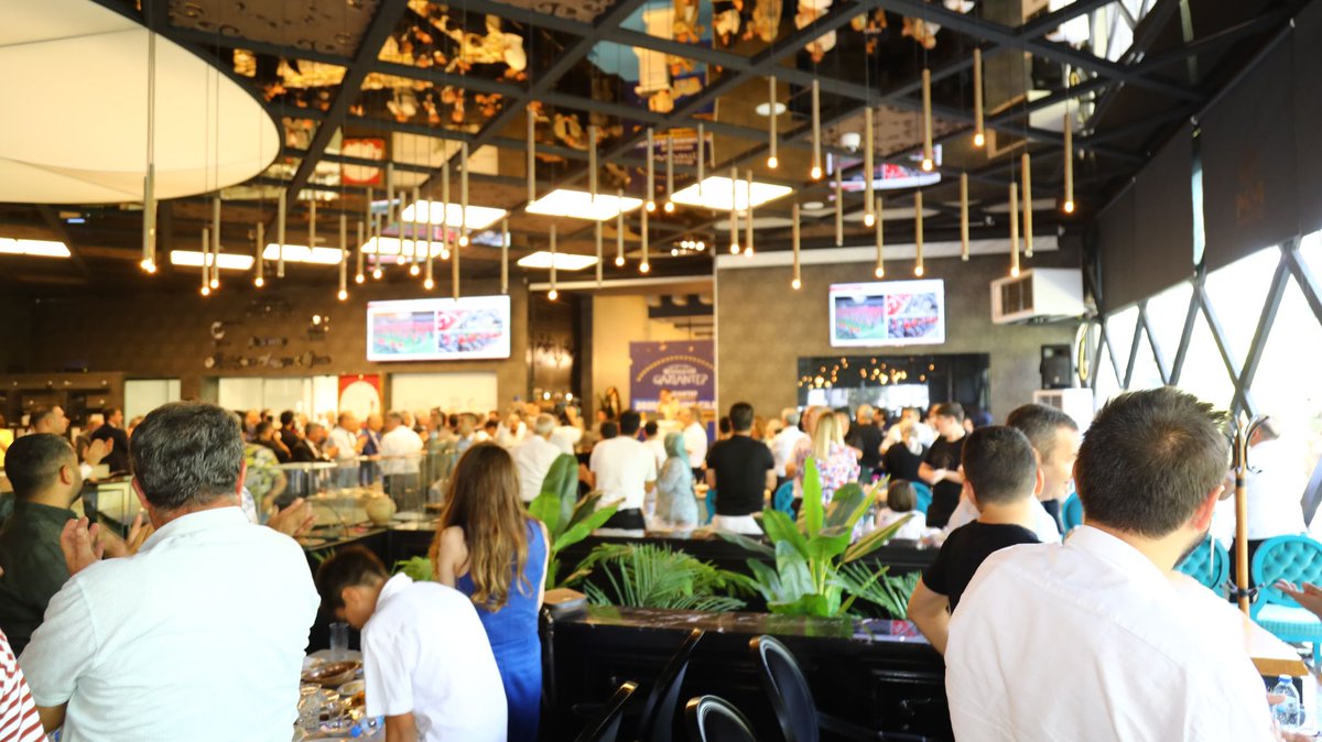 Rektörümüz Prof. Dr. Şehmus Demir, LGS ve YKS Türkiye birincileriyle “Şampiyonlar Buluşması”nda bir araya geldi.

 “Gaziantep artık bir eğitim şehridir. Öğrencilerimizi, öğretmenlerimizi ve ailelerini yürekten kutluyorum.” dedi.

#GİBTÜ #GISTU #EğitimŞehriGaziantep