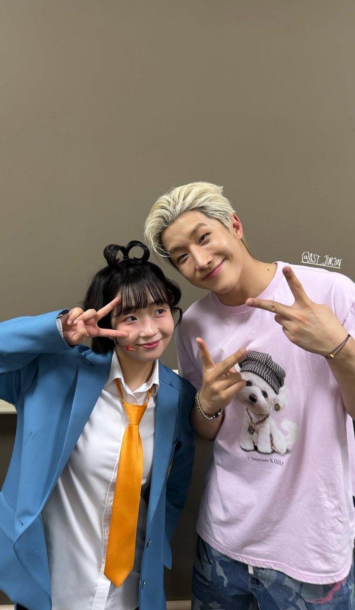 JINJIN 진진 (@jinjinturtle) on Twitter photo 📸 | #JINJIN en las historias de Instagram de Yoon, compañera de elenco en 'Dream High'
📎 instagram.com/stories/yoonj2…
#진진 #ジンジン <a href="/offclASTRO/">ASTRO 아스트로</a> 📸 | #JINJIN en las historias de Instagram de Yoon, compañera de elenco en 'Dream High'
📎 instagram.com/stories/yoonj2…
#진진 #ジンジン <a href="/offclASTRO/">ASTRO 아스트로</a>