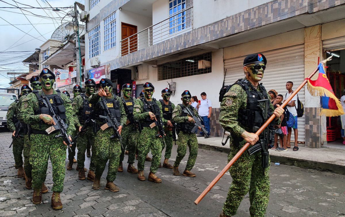 CHDN1's tweet image. #DíaDeLaIndependencia 🇨🇴 | Con orgullo participamos en el desfile cívico-militar, reafirmando su compromiso con la salud y el bienestar. Honramos nuestros 215 años de historia, defendemos los valores patrios y trabajamos con vocación por un mejor futuro. ¡Viva #Colombia! 🇨🇴🎉