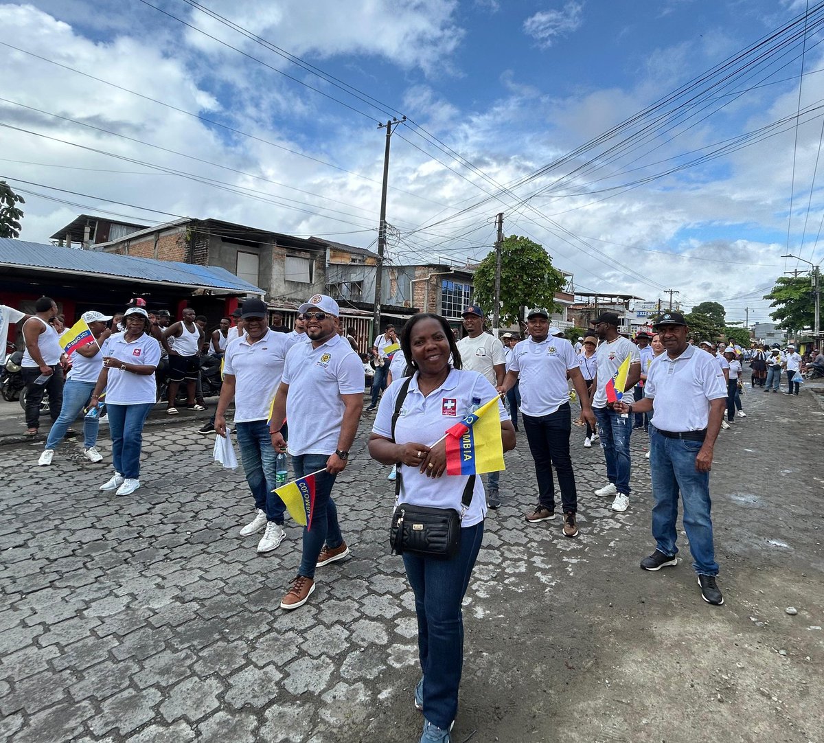 CHDN1's tweet image. #DíaDeLaIndependencia 🇨🇴 | Con orgullo participamos en el desfile cívico-militar, reafirmando su compromiso con la salud y el bienestar. Honramos nuestros 215 años de historia, defendemos los valores patrios y trabajamos con vocación por un mejor futuro. ¡Viva #Colombia! 🇨🇴🎉