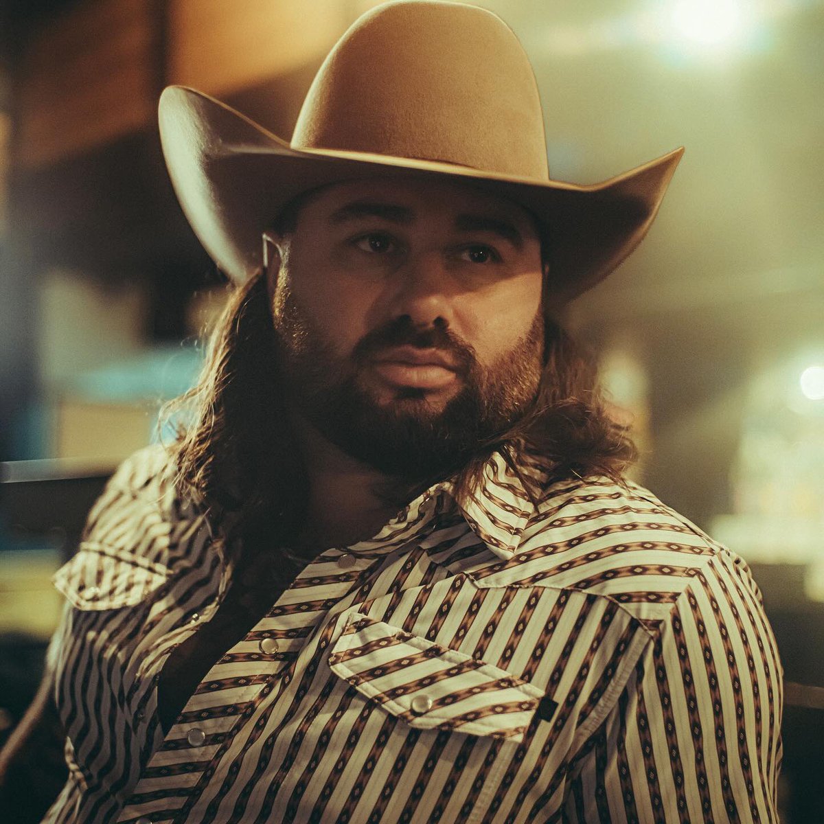 CountryCentral's tweet image. Koe Wetzel reveals the cover art for his forthcoming song “Surrounded.”
Out this Friday.