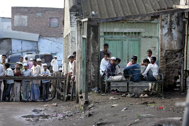 thecaravanindia's tweet image. Archives | Malegaon residents near the Hamidiya Masjid and the Bada Kabarastan, on 9 September 2006, a day after two bomb blasts killed 31 people and injured over a hundred. In a confession statement, Swami Aseemanand alleged that in a meeting planning the blast, he suggested…