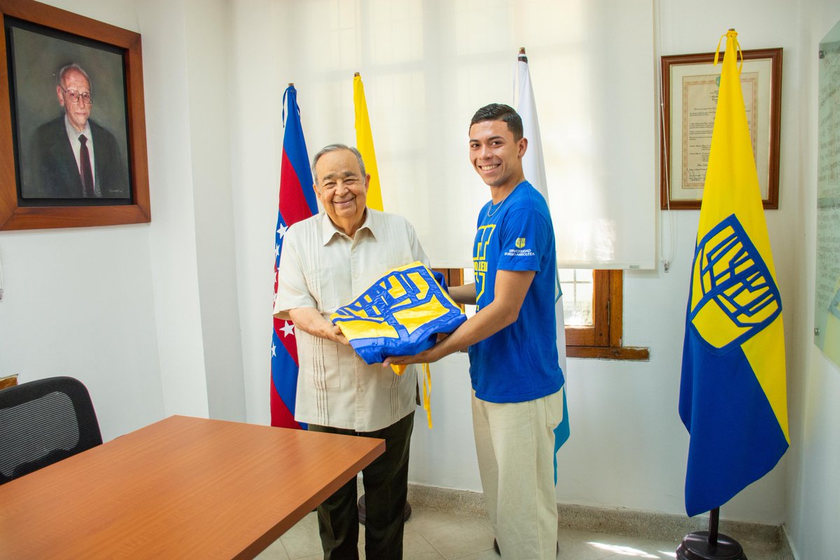 #OrgulloSergista
David Pérez Castillo, estudiante de IX semestre de Marketing y Negocios Internacionales de #LaSergioSM.
⬇️