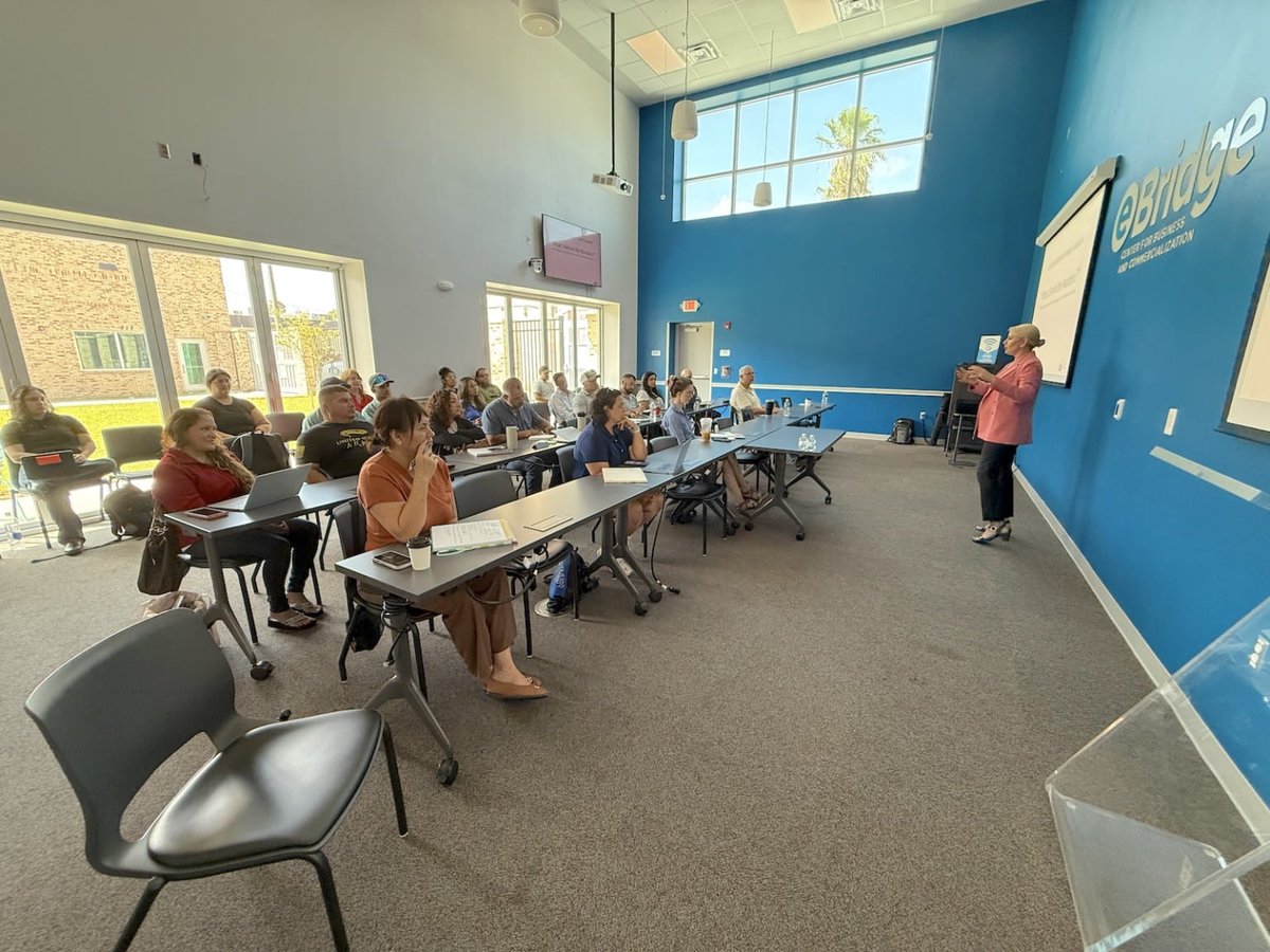 RioGGuardian's tweet image. We had 22 small businesses graduate and I can’t wait to see them flourish with opportunities getting government contracts, said @PVAMU's Megan Rodriguez. #BusinessNews #SouthTexas #BrownsvilleTX
riograndeguardian.com/rodriguez-2025…
