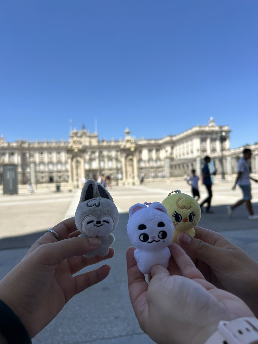 taysn7_'s tweet photo. De ruta por Madrid 

#StrayKids_dominATE #dominATE_EUROPE #StrayKidsEurope #StrayKidsMadrid https://t.co/ojq5z7dSWf