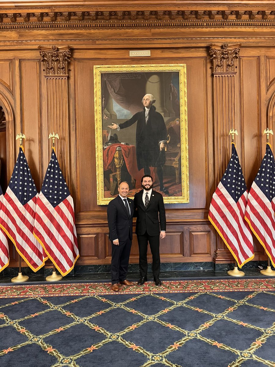 StefanoLforte's tweet image. So great meeting @RepStutzman!
Cool things coming soon 👀