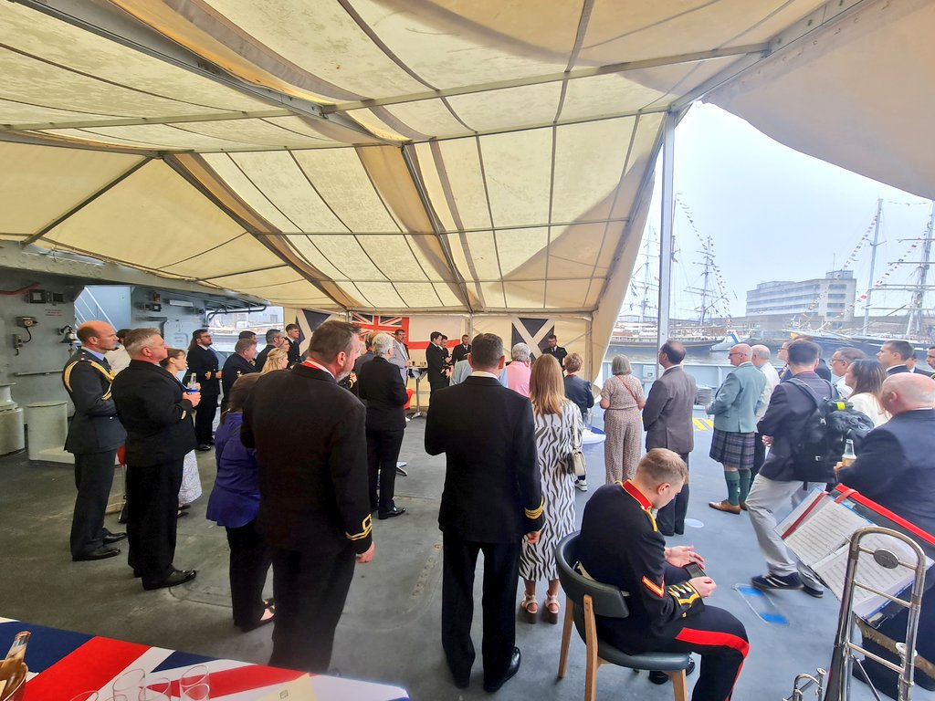 RNinScotland's tweet image. It was a great evening onboard @hms_mersey last night, who along with the @RoyalNavy HQ (Scotland & NI) hosted a VIP Reception onboard #TallShips2025 ⛵️ in #Aberdeen
⛵️⚓️🥳🇵🇪🇴🇲🇺🇾🇳🇱🇮🇹🇵🇱🇬🇧🥳⚓️⛵️
@tallshipsabdn @PortofAberdeen
@AberdeenCC @CdrePaulPitcher