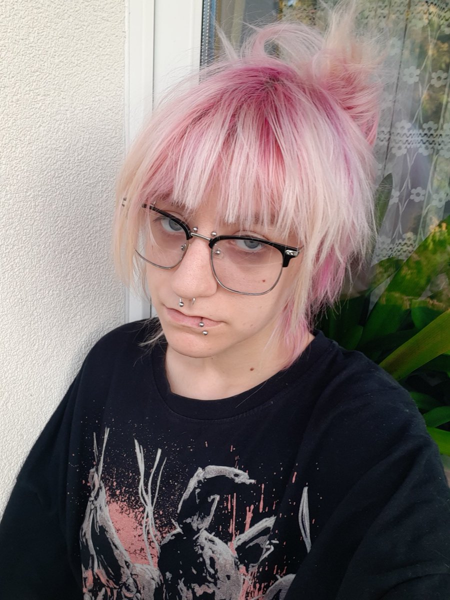 marek ¦ saw mcr 🩷 tweet media
