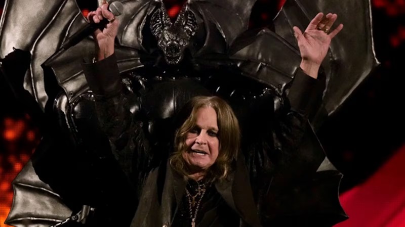 Missed out on seeing the #BacktotheBeginning farewell concert with <a href="/BlackSabbath/">BlackSabbath</a> &amp; <a href="/OzzyOsbourne/">Ozzy Osbourne</a>?  No worries - it'll screen in theaters early next year:  wbab.com/news/black-sab… ~ <a href="/niqueWBAB/">domonique</a>