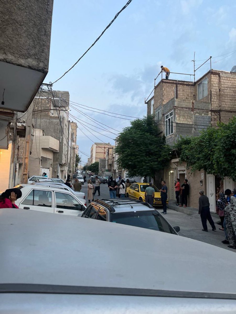 NiohBerg's tweet image. 🔴 INITIAL:
Reports of a severe explosion within a police station in Tabriz, Iran. Crowds in the streets, several casualties reported.