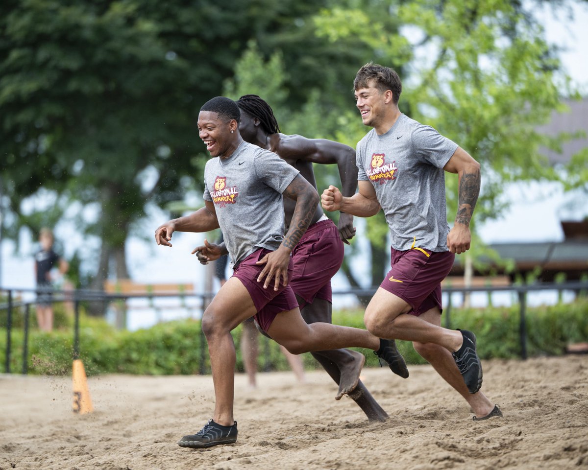 GopherFootball's tweet image. Competition Leads to gROWth 😤〽️
#RTB #SkiUMah #Gophers