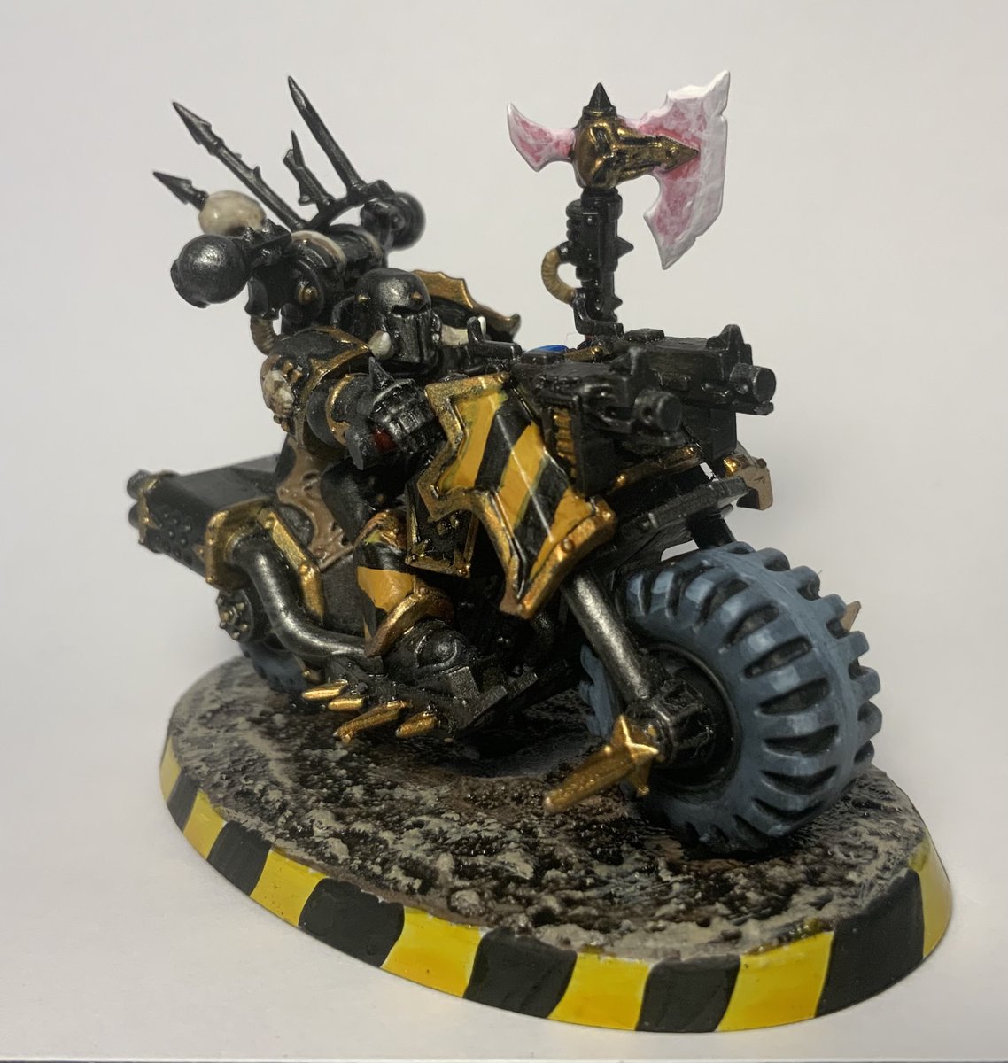 Lambdafallout12's tweet image. [Miniature Update 21/07/25]
A Kitbashed Chaos biker champion for my iron warrior warband!
#warhammer40k