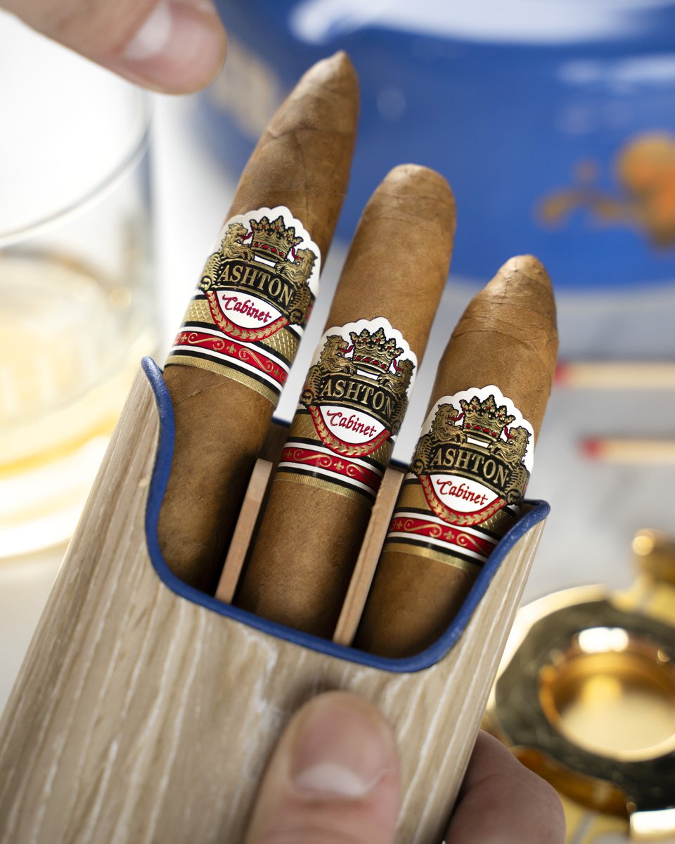 HoltsCigar's tweet image. A monumental marriage of the finest Dominican binder and filler tobaccos is aged for a minimum of five to seven years and finished in a luxuriant Connecticut Shade wrapper leaf.
@AshtonCigar Cabinet is an unforgettable blend 💨